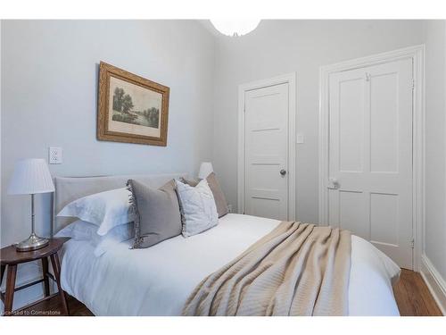 234 East Avenue N, Hamilton, ON - Indoor Photo Showing Bedroom