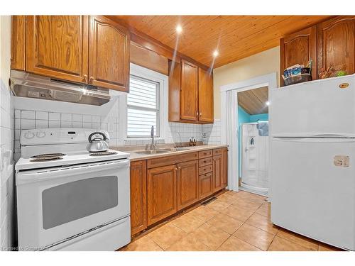 94 East 35Th Street, Hamilton, ON - Indoor Photo Showing Kitchen With Double Sink