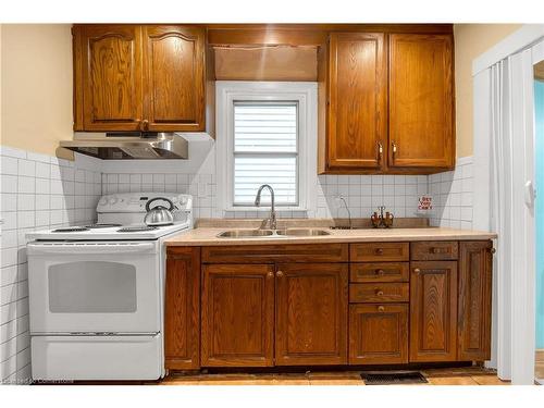 94 East 35Th Street, Hamilton, ON - Indoor Photo Showing Kitchen With Double Sink