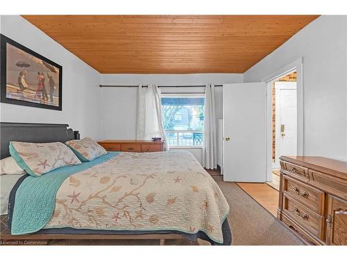 94 East 35Th Street, Hamilton, ON - Indoor Photo Showing Bedroom