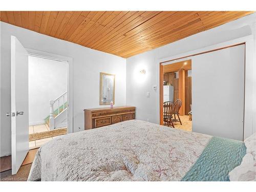 94 East 35Th Street, Hamilton, ON - Indoor Photo Showing Bedroom