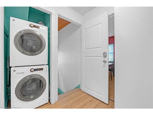 94 East 35Th Street, Hamilton, ON - Indoor Photo Showing Laundry Room