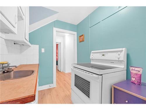 94 East 35Th Street, Hamilton, ON - Indoor Photo Showing Laundry Room