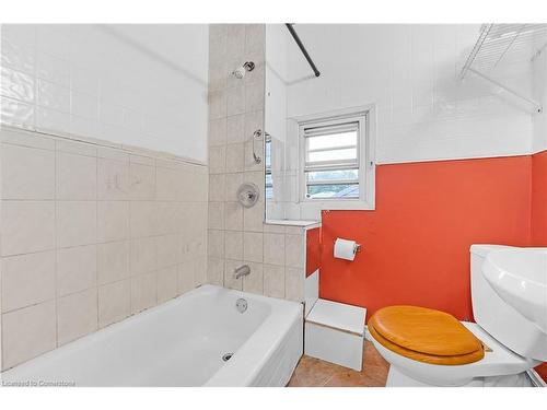 94 East 35Th Street, Hamilton, ON - Indoor Photo Showing Bathroom