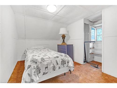 94 East 35Th Street, Hamilton, ON - Indoor Photo Showing Bedroom