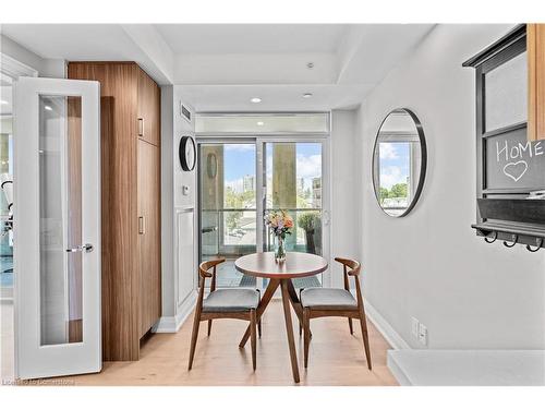 409-11 Bronte Road, Oakville, ON - Indoor Photo Showing Dining Room