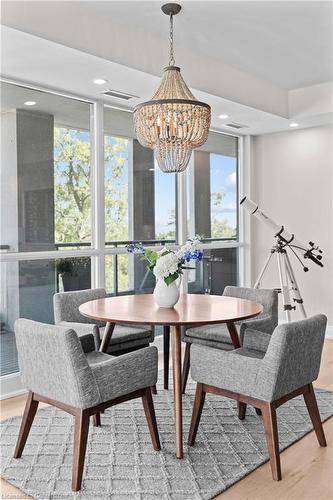 409-11 Bronte Road, Oakville, ON - Indoor Photo Showing Dining Room