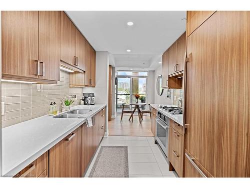 409-11 Bronte Road, Oakville, ON - Indoor Photo Showing Kitchen With Double Sink