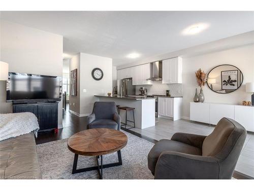 4014 Fracchioni Drive, Beamsville, ON - Indoor Photo Showing Living Room