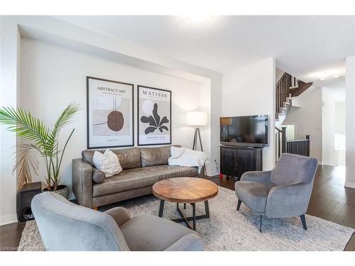 4014 Fracchioni Drive, Beamsville, ON - Indoor Photo Showing Living Room