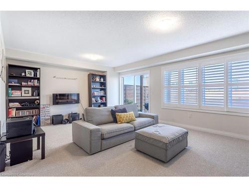 4014 Fracchioni Drive, Beamsville, ON - Indoor Photo Showing Living Room