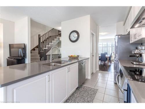 4014 Fracchioni Drive, Beamsville, ON - Indoor Photo Showing Kitchen With Double Sink With Upgraded Kitchen