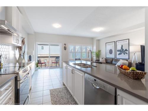 4014 Fracchioni Drive, Beamsville, ON - Indoor Photo Showing Kitchen With Double Sink With Upgraded Kitchen