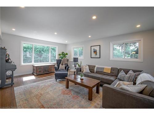 80 Upper Paradise Road, Hamilton, ON - Indoor Photo Showing Living Room