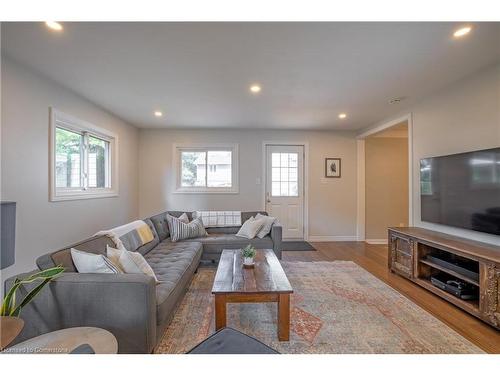 80 Upper Paradise Road, Hamilton, ON - Indoor Photo Showing Living Room