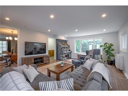 80 Upper Paradise Road, Hamilton, ON - Indoor Photo Showing Living Room