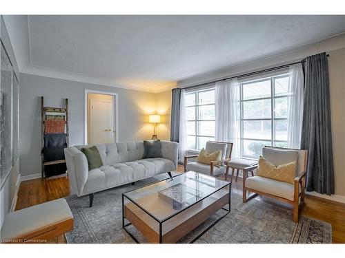 80 Upper Paradise Road, Hamilton, ON - Indoor Photo Showing Living Room