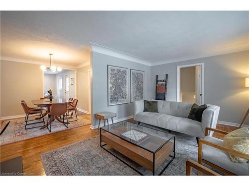 80 Upper Paradise Road, Hamilton, ON - Indoor Photo Showing Living Room