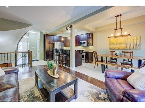 90 Redcedar Crescent, Stoney Creek, ON - Indoor Photo Showing Living Room