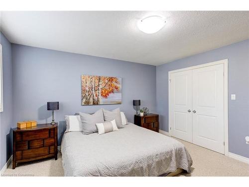 90 Redcedar Crescent, Stoney Creek, ON - Indoor Photo Showing Bedroom