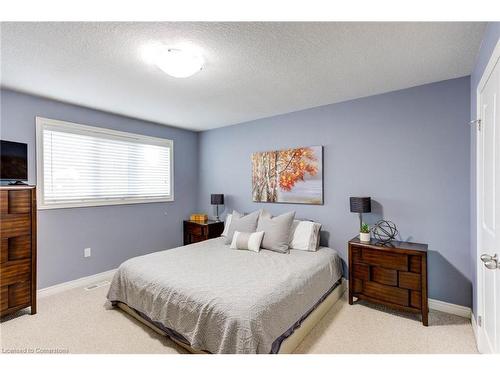 90 Redcedar Crescent, Stoney Creek, ON - Indoor Photo Showing Bedroom