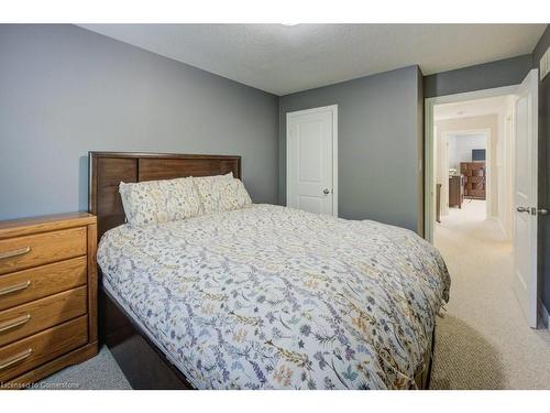 90 Redcedar Crescent, Stoney Creek, ON - Indoor Photo Showing Bedroom