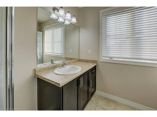 90 Redcedar Crescent, Stoney Creek, ON - Indoor Photo Showing Bathroom