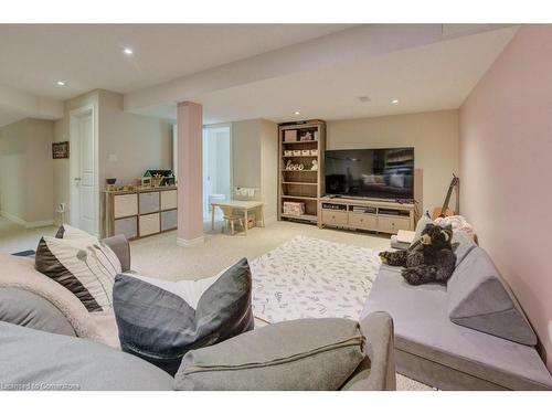 90 Redcedar Crescent, Stoney Creek, ON - Indoor Photo Showing Living Room