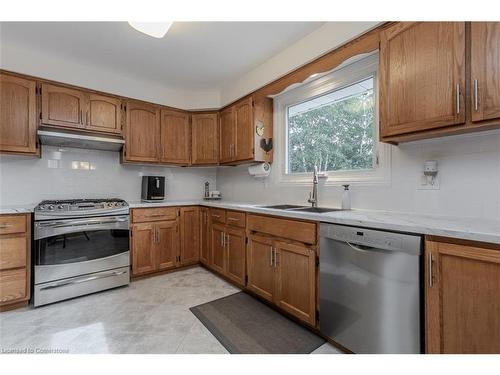 18 Ilona Court, Brantford, ON - Indoor Photo Showing Kitchen