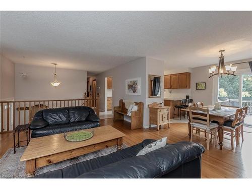 18 Ilona Court, Brantford, ON - Indoor Photo Showing Living Room