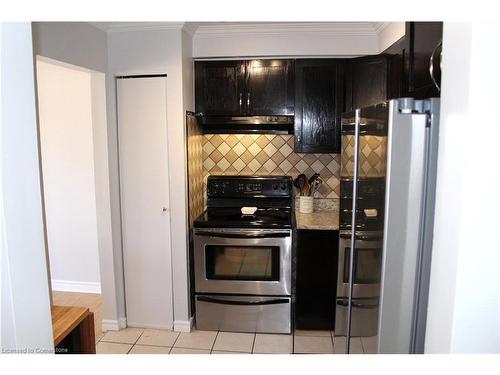 18-985 Limeridge Road E, Hamilton, ON - Indoor Photo Showing Kitchen