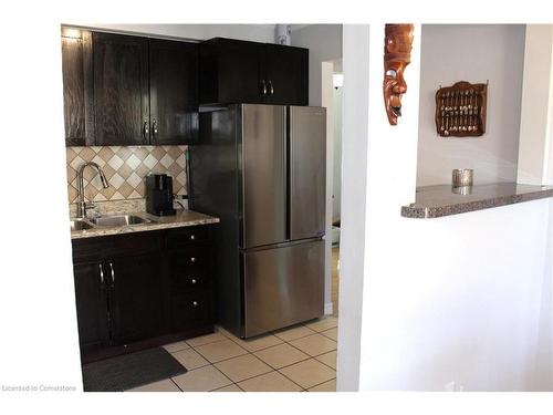 18-985 Limeridge Road E, Hamilton, ON - Indoor Photo Showing Kitchen With Double Sink