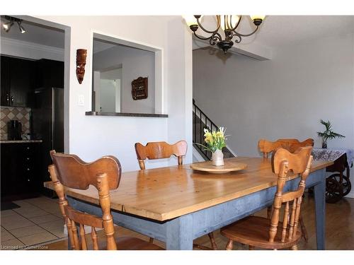 18-985 Limeridge Road E, Hamilton, ON - Indoor Photo Showing Dining Room