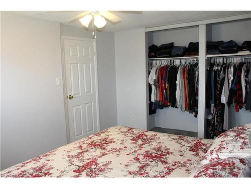 18-985 Limeridge Road E, Hamilton, ON - Indoor Photo Showing Bedroom