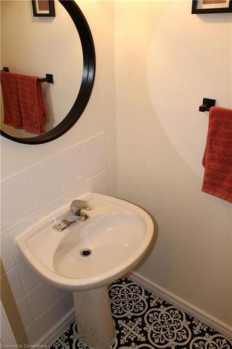 18-985 Limeridge Road E, Hamilton, ON - Indoor Photo Showing Bathroom