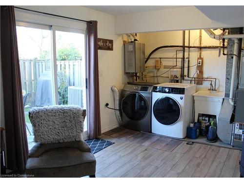 18-985 Limeridge Road E, Hamilton, ON - Indoor Photo Showing Laundry Room