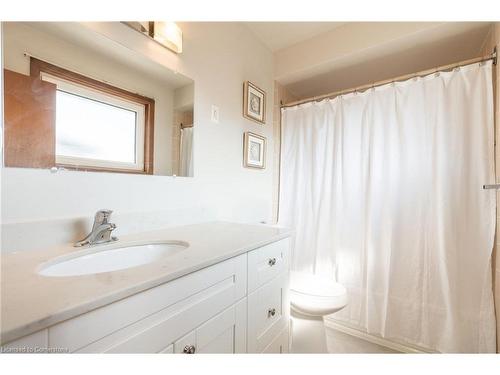 2077 Mountain Grove Avenue, Burlington, ON - Indoor Photo Showing Bathroom