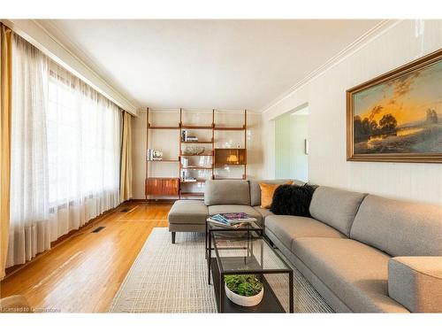 2077 Mountain Grove Avenue, Burlington, ON - Indoor Photo Showing Living Room