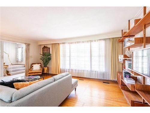 2077 Mountain Grove Avenue, Burlington, ON - Indoor Photo Showing Living Room