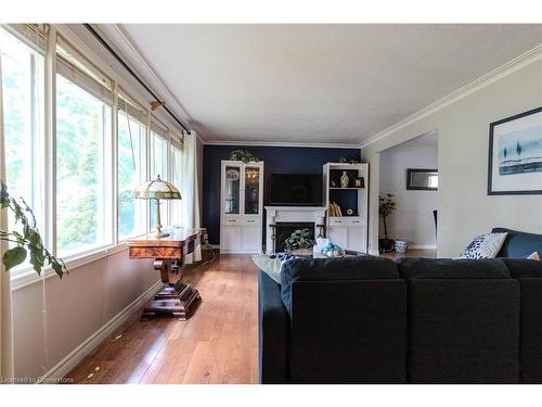 6539 Jupiter Boulevard, Niagara Falls, ON - Indoor Photo Showing Living Room With Fireplace