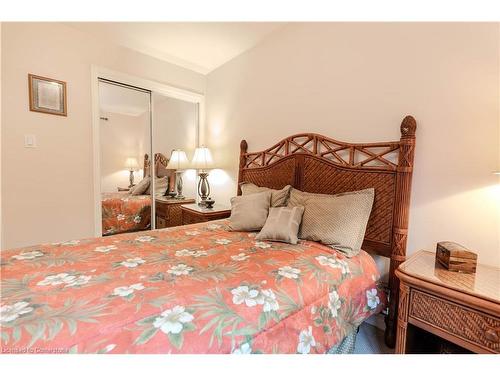 6539 Jupiter Boulevard, Niagara Falls, ON - Indoor Photo Showing Bedroom