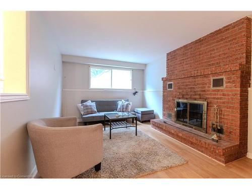 6539 Jupiter Boulevard, Niagara Falls, ON - Indoor Photo Showing Living Room With Fireplace