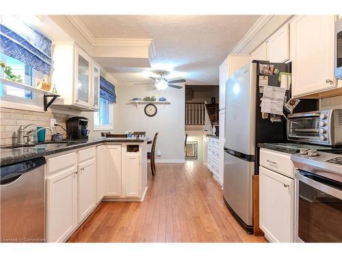 6539 Jupiter Boulevard, Niagara Falls, ON - Indoor Photo Showing Kitchen