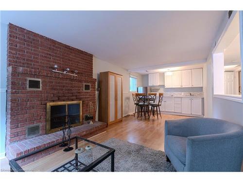 6539 Jupiter Boulevard, Niagara Falls, ON - Indoor Photo Showing Living Room