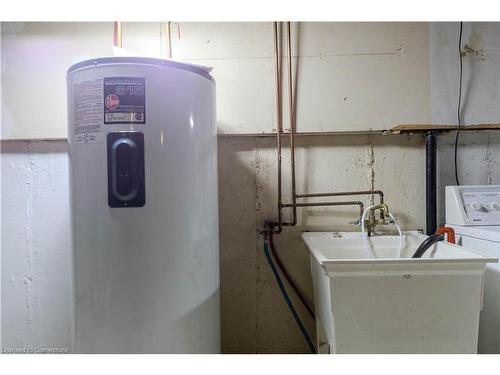 6539 Jupiter Boulevard, Niagara Falls, ON - Indoor Photo Showing Laundry Room