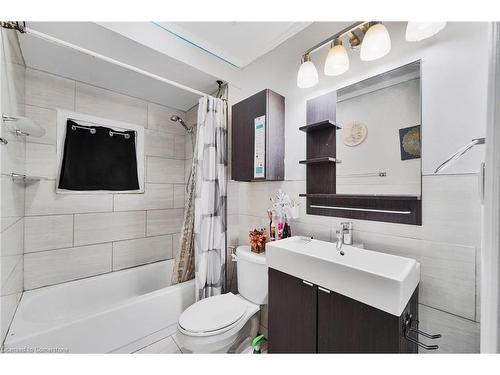 51 Robins Avenue, Hamilton, ON - Indoor Photo Showing Bathroom