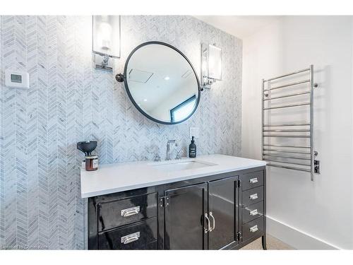 97 Overdale Avenue, Waterdown, ON - Indoor Photo Showing Bathroom