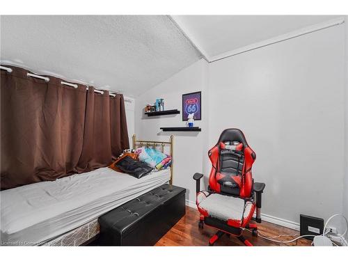 51 Robins Avenue, Hamilton, ON - Indoor Photo Showing Bedroom