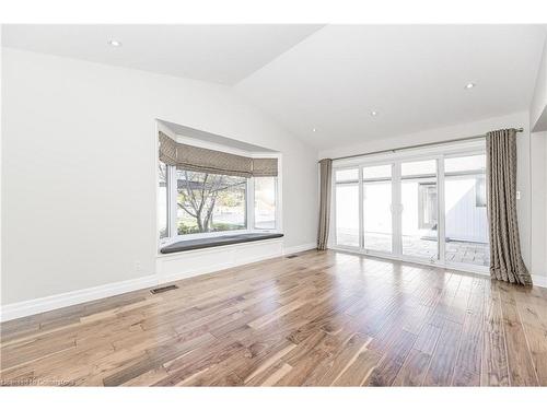 106 Overdale Avenue, Waterdown, ON - Indoor Photo Showing Other Room