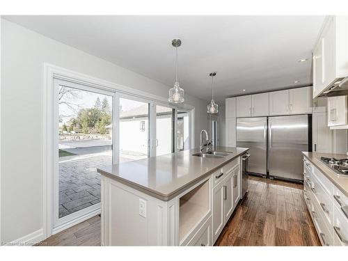 106 Overdale Avenue, Waterdown, ON - Indoor Photo Showing Kitchen With Double Sink With Upgraded Kitchen